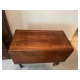 Drop leaf table