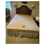 Vintage queen size bed and set of sheets