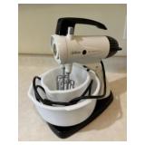 Sunbeam stand mixer. Works
