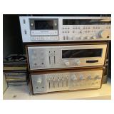 Vintage harman/kardon stereo equipment with 5