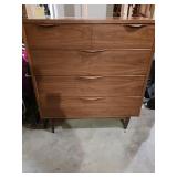 Vintage Harmony Hills 4-drawer chest of drawers