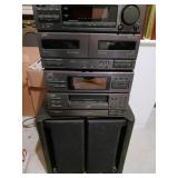 JVC stereo system with speakers
