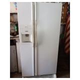 Maytag side by side refrigerator freezer 21.7