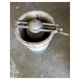 Antique/vintage snowball 6 quart hand, crank ice