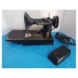 Antique/vintage portable Singer sewing machine