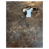 Two small 10 karat gold necklaces, 10 karat gold