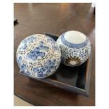 2 Chinoiserie  decorative carpet ball