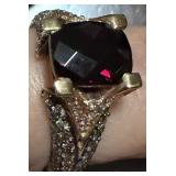 Ladies 14K gold ring with glass garnet &