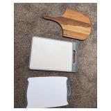 Bread board and two cutting boards excellent