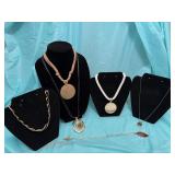 Costume jewelry. Six necklaces.