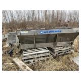 Ice breaker stainless salt spreader. motor runs