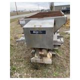 Salt spreader airflow