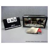 1958 FRANKLIN MINT CORVETTE- RED AND WHITE- MODEL