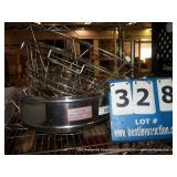 LOT: ASSORTED KITCHEN UTENSILS LOT: ASSORTED KITCHEN UTENSILS
