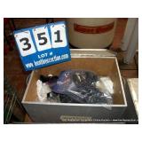 METAL CASE: BOW TIES, WHITE GLOVES METAL CASE: BOW TIES, WHITE GLOVES