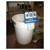 BRUTE RUBBERMAID TRASHCAN-WHITE BRUTE RUBBERMAID TRASHCAN-WHITE