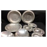 Miscellaneous pewter serving dishes or bowls
