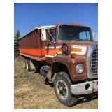 1979 Ford F800 LNT Truck; 20 ft box, hoist,