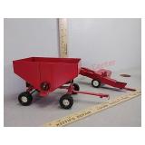 ERTL Grain Trailer & International Bailer
