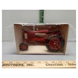 Ertl Farmall 350 Tractor 1:16 scale