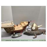 Dor Mei alligator, Fisher Price ship, small