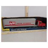 ERTL Hy-Vee Truck & Trailer