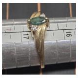 14kt marked ring, green stone size 6