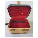 Travel train case vintage