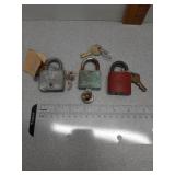 *3 padlocks w/keys : Yale, Master & other