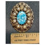 * Vintage oval brooch/pendant combo with