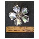 * Silver toned floral brooch w simulated pearl