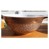 Pyrex small glass mixing bowl