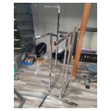 Collapsible clothes rack