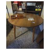 Dining table with 2 leafs