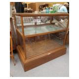 Display case. Early 20th century
