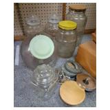 6 jars plus extra lids