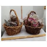 2 woven baskets with potpourri