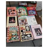 Books on antiques & collectable: Roseville & Hull