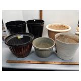 4 Flower pots & 4 trash cans -plastic