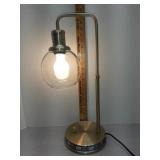 20" lamp with USB port