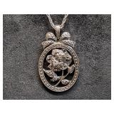 *Vintage pendant necklace