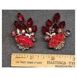 *Amazing vintage clip-on earrings