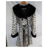 > Vintage leopard print faux fur coat, sz small?