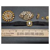* Vintage brooches, velvet choker +