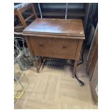 Franklin tradele sewing machine in cabinet