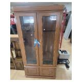 10 gun display cabinet, with 2 keys