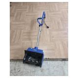 >Snow thrower