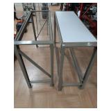 >2- Metal shelves adjustable 3