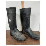 PVC/rubber boots steel toe. Size 10 mens