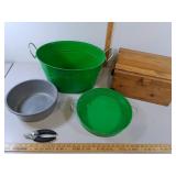 Metal Tub & Pan, Plastic Pet Bowl & Trimmers +